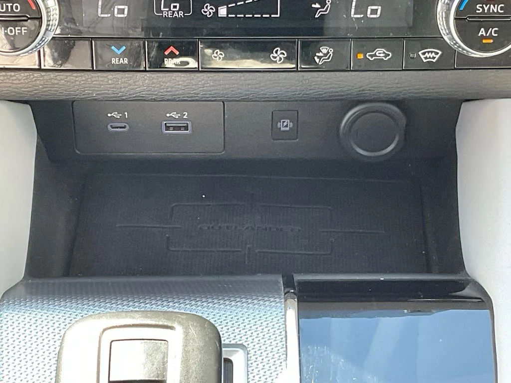 Used 2022 Silver Mitsubishi SEL image 25