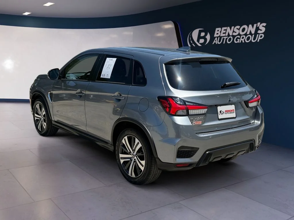 Used 2025  Mitsubishi 2.0 ES image 3