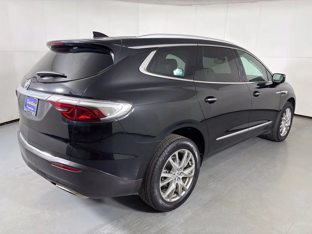 Used 2023 Black Buick Essence image 8