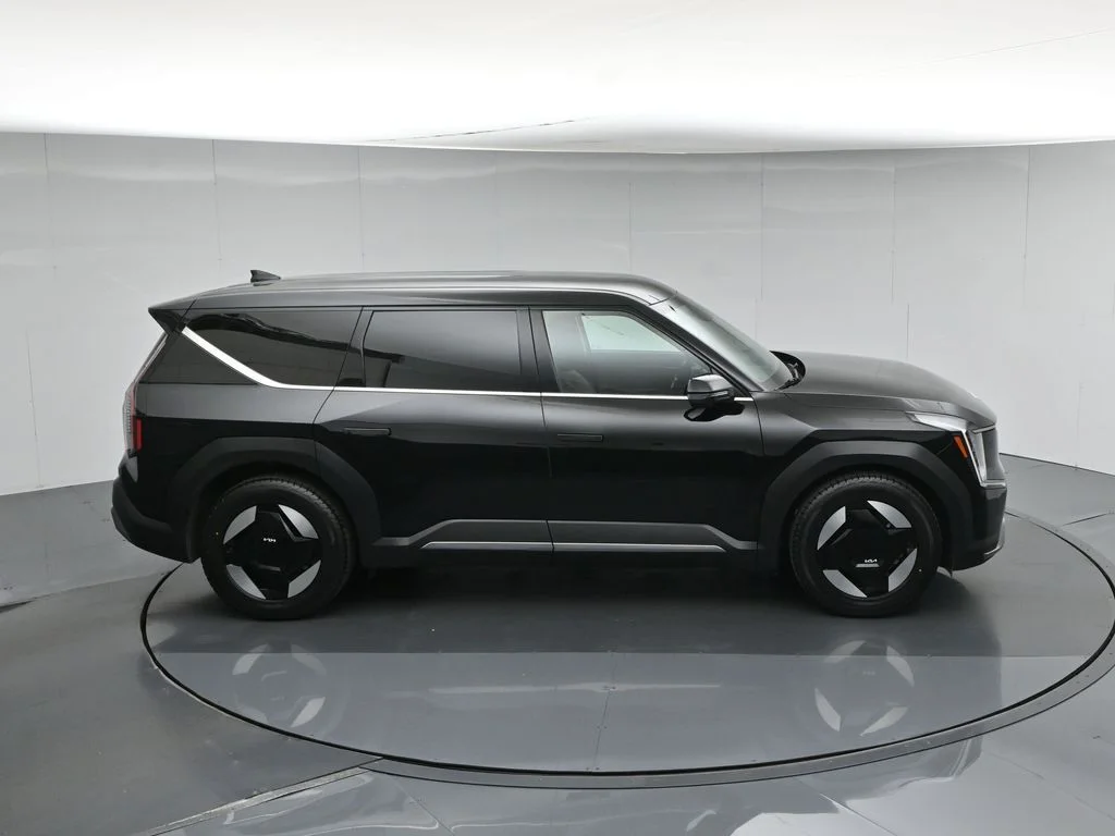 Used 2024 Black Kia Light Long Range image 44