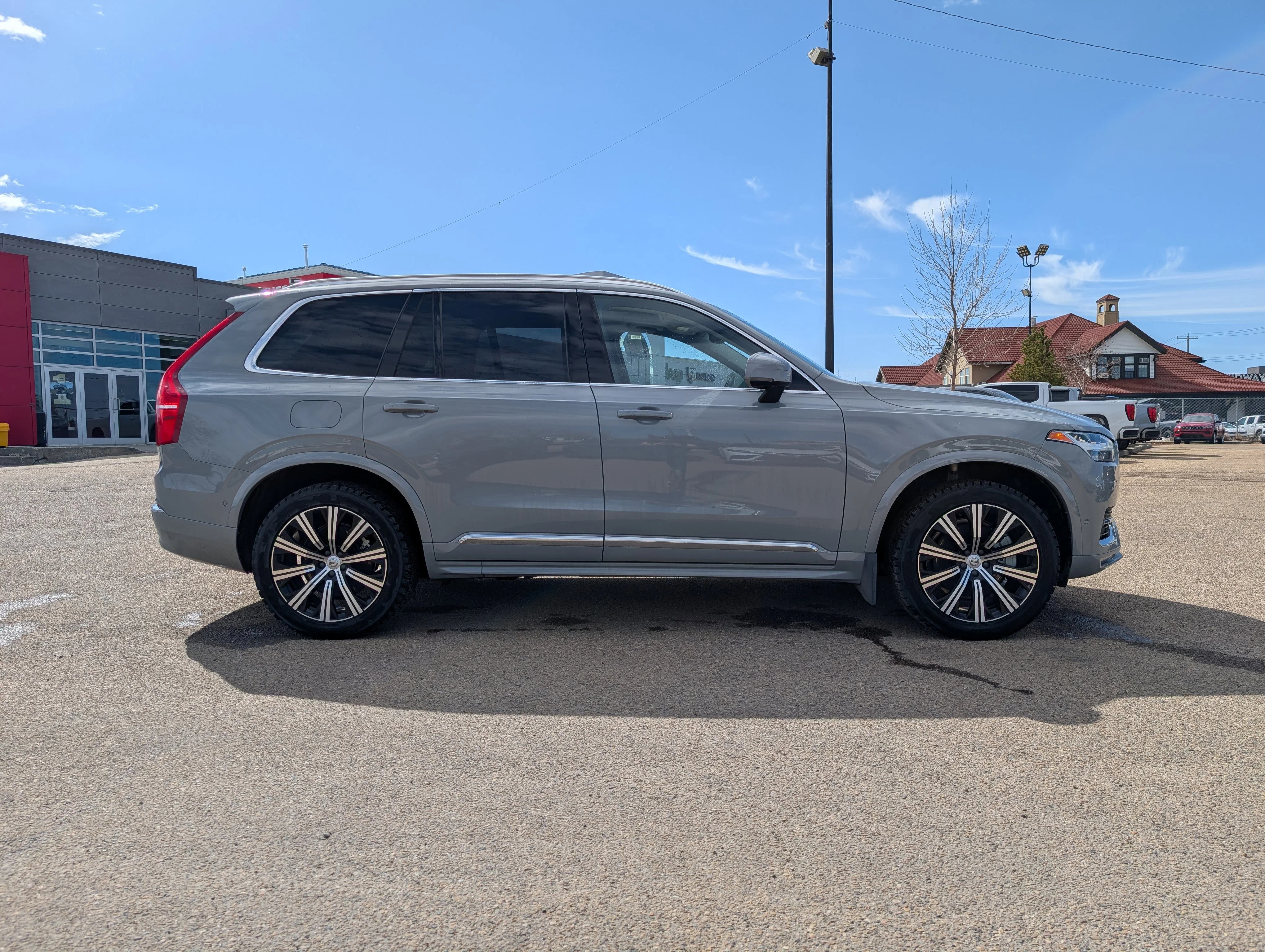 Used 2024 Crystal White Metallic Volvo Plus Bright Theme image 8