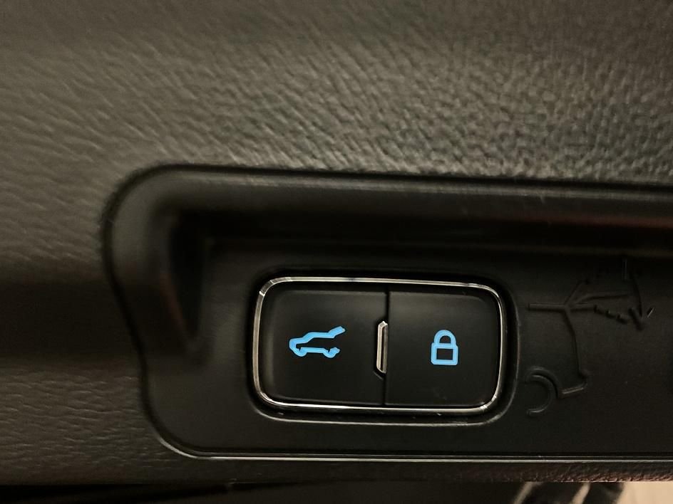 Used 2024 Blue Ford XLT image 15