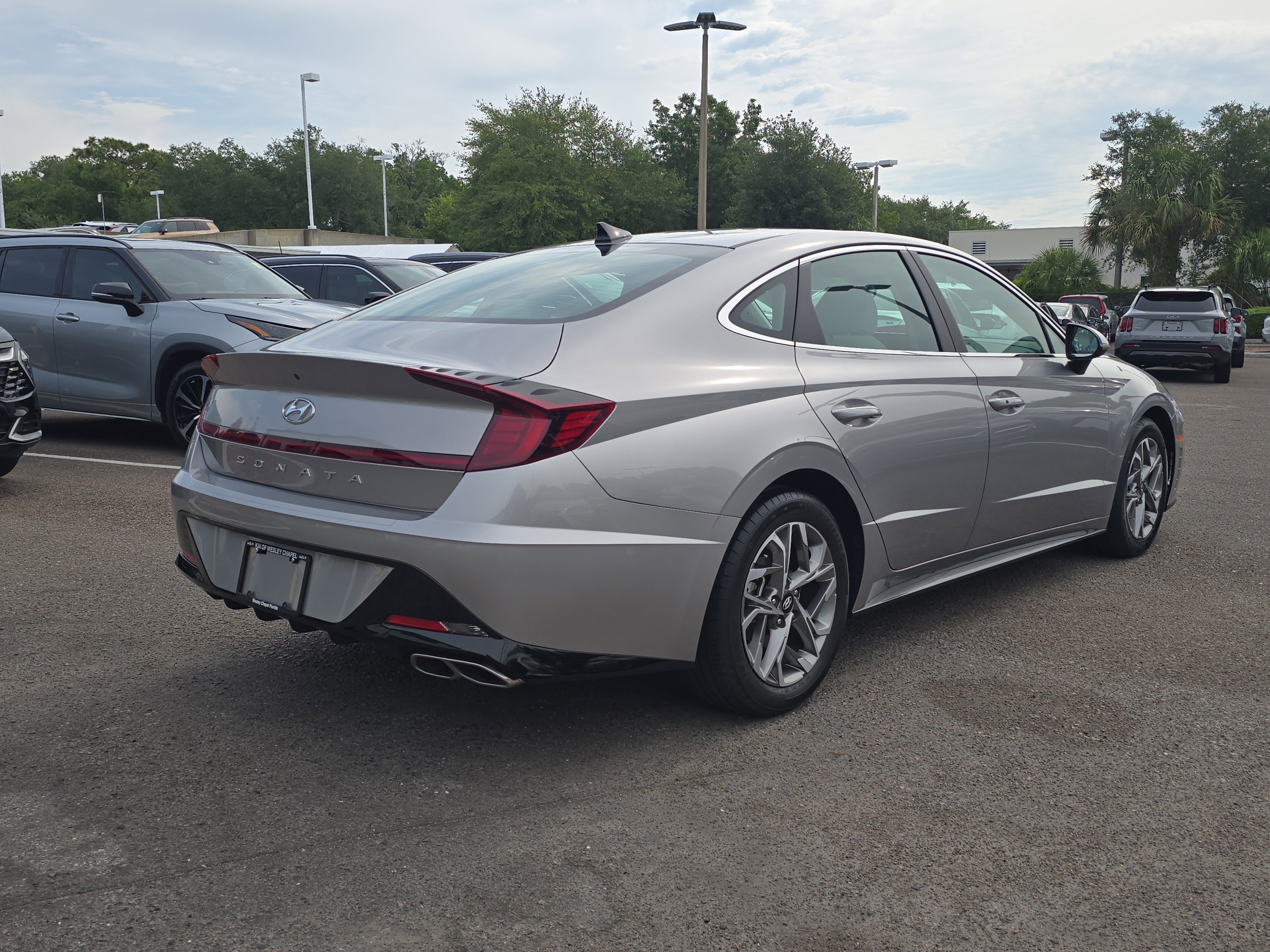 Used 2021 Shimmering Silver Pearl Hyundai SEL image 8