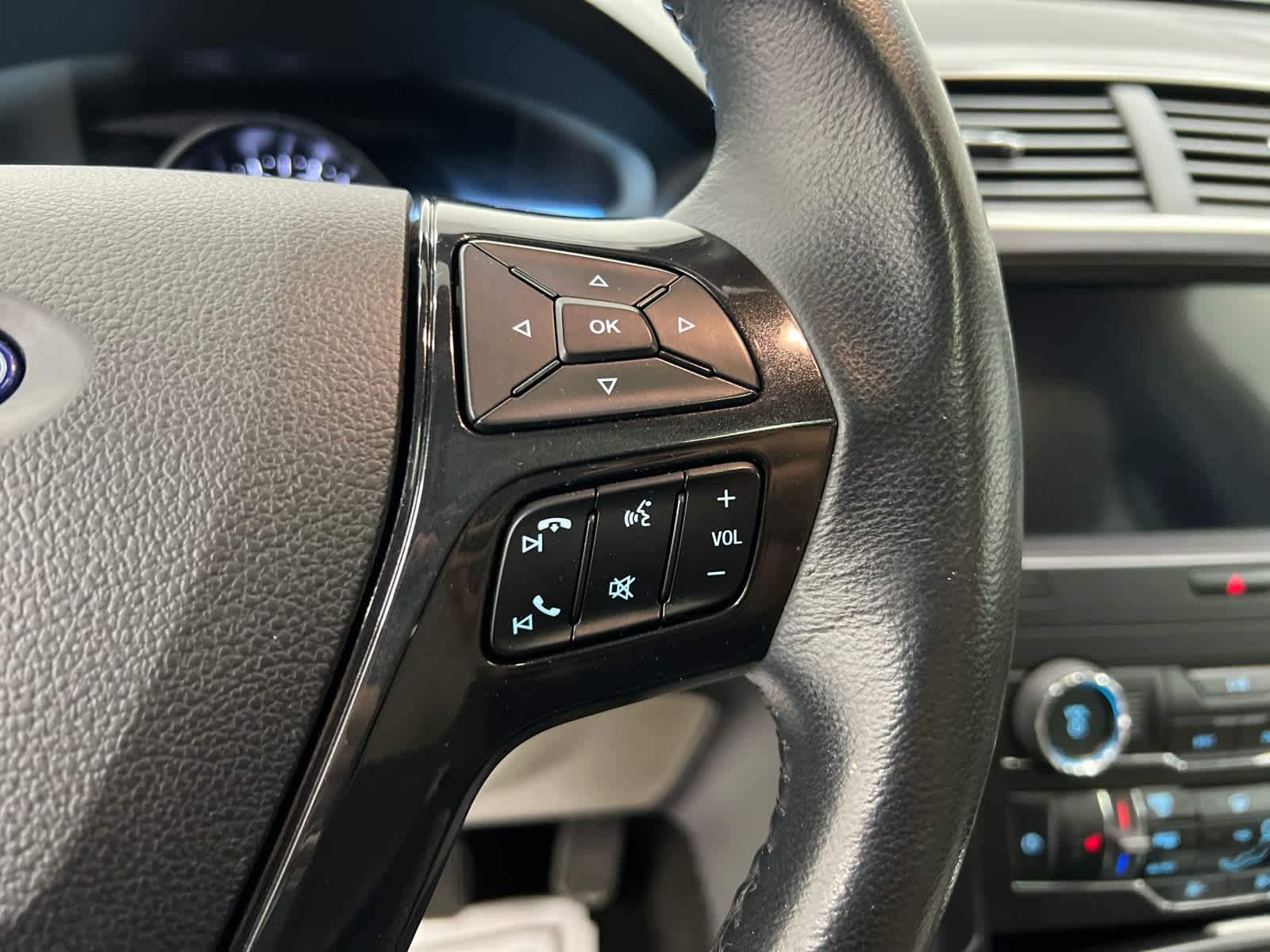 Used 2018 Magnetic Metallic Ford XLT image 16