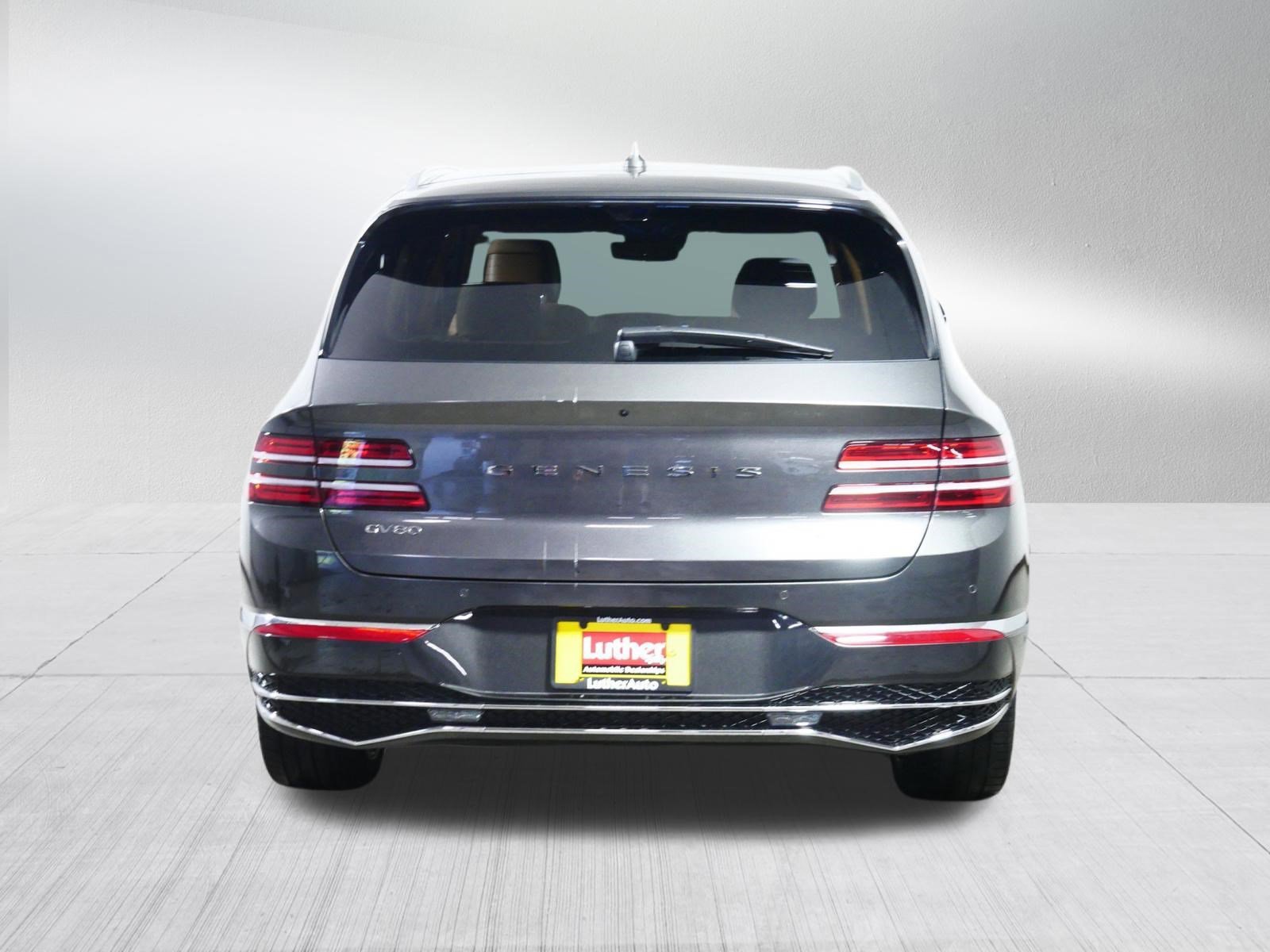 Certified Used 2025 Makalu Gray Genesis 3.5T Prestige image 6