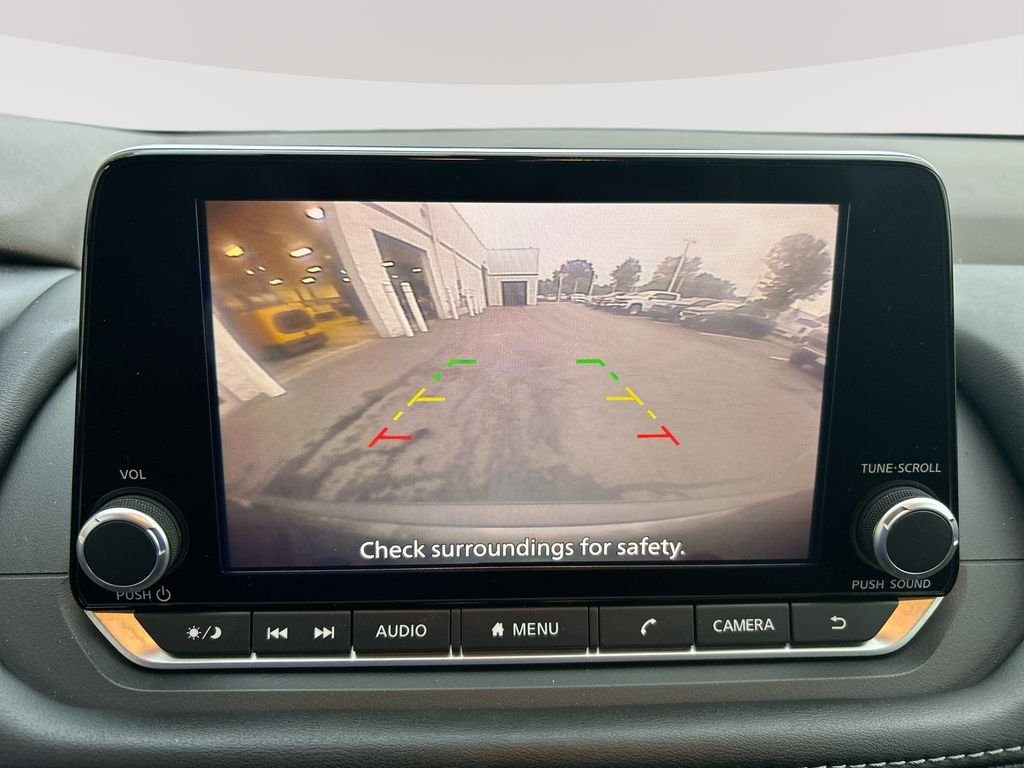 Used 2023 Gray Nissan S image 18