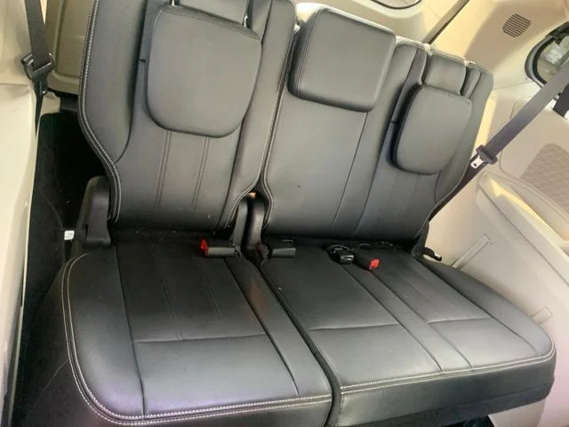 Used 2016 Crystal Metallic Chrysler Touring image 11