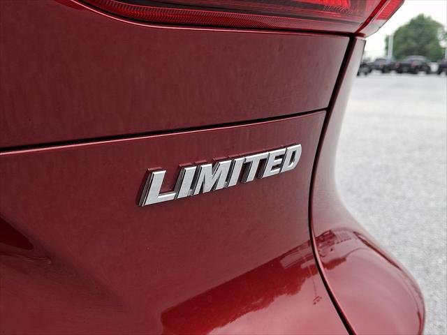 Certified Used 2023 RUBY FLARE PEARL Toyota  image 33