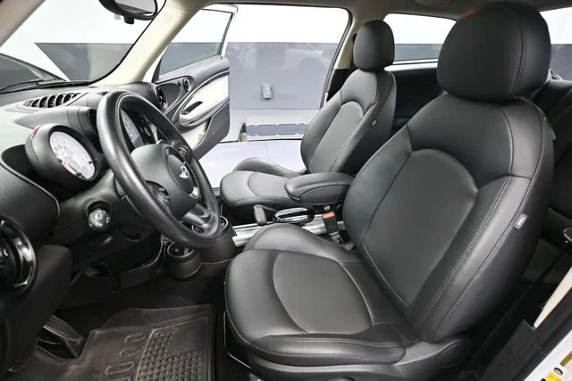 Used 2014 White MINI Paceman image 21