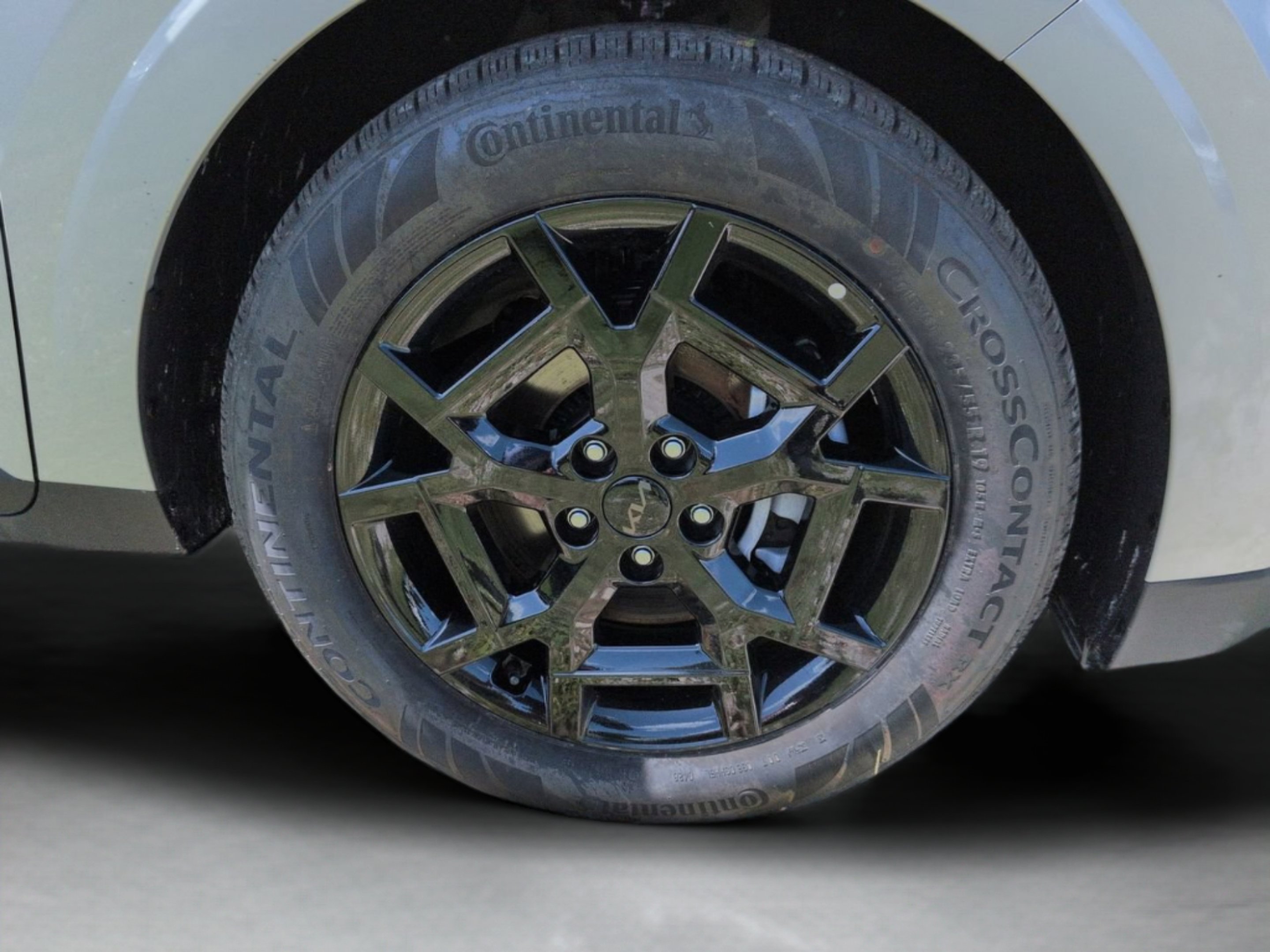 New 2026 Ivory Silver Kia SX image 39