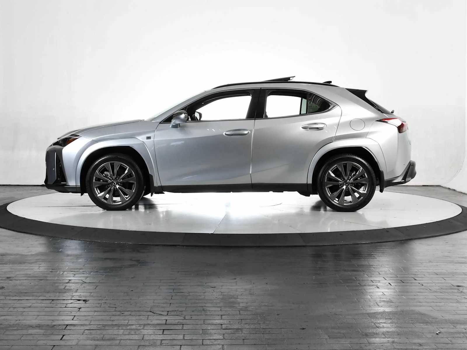 Certified Used 2023 Iridium with Obsidian Roof Lexus F SPORT Design image 2