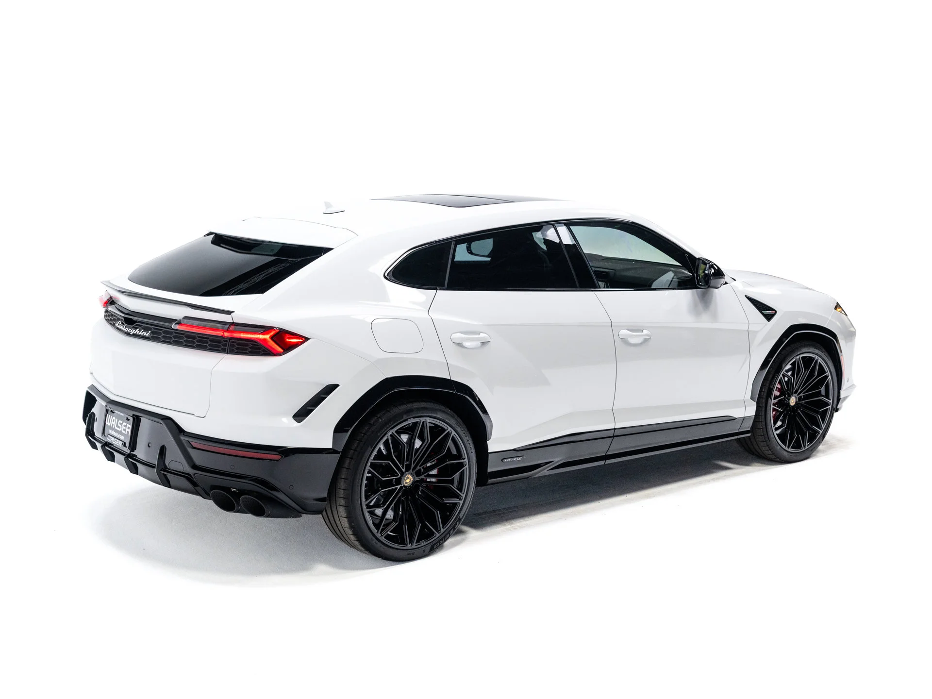 Used 2025  Lamborghini SE image 5