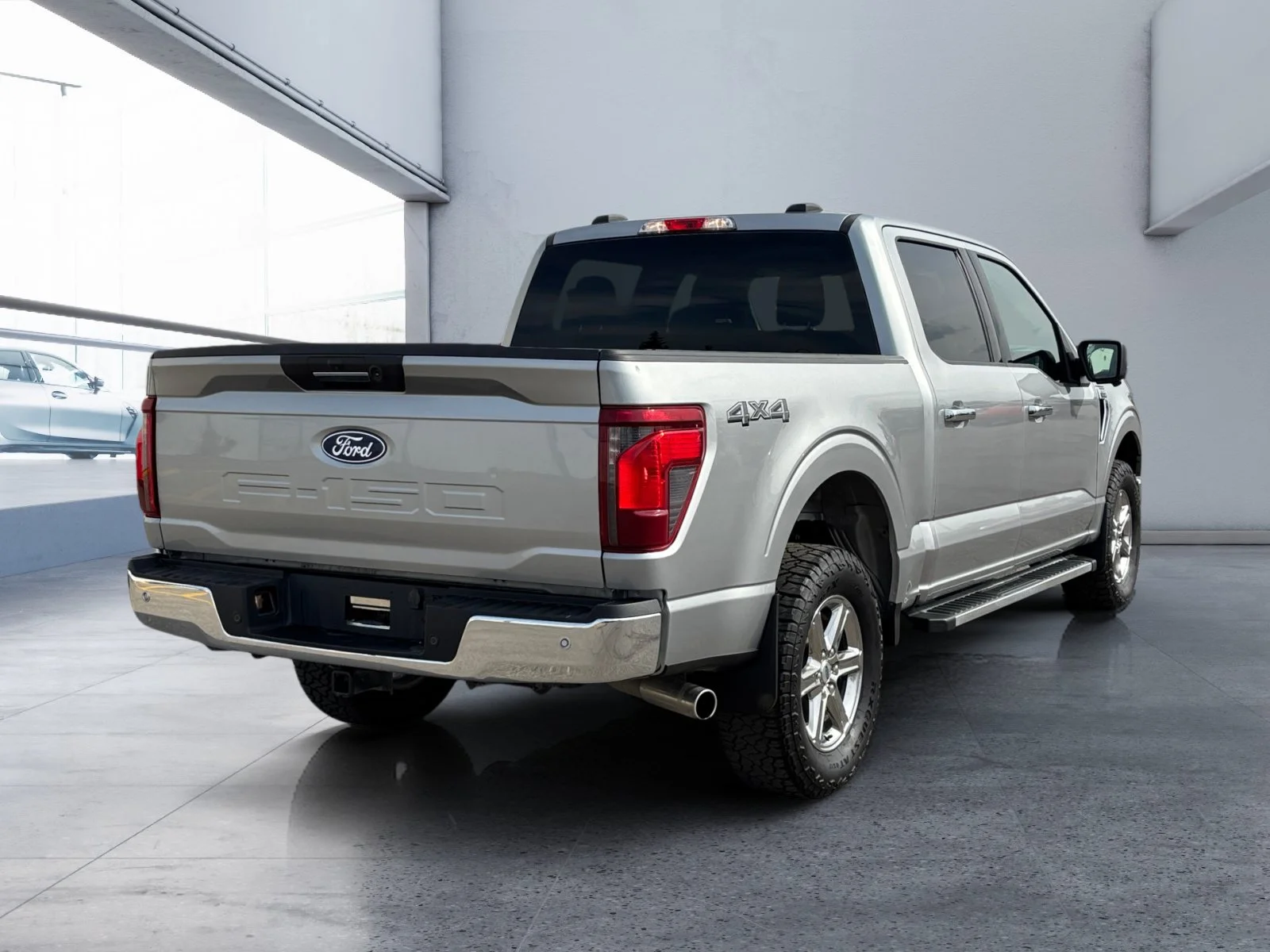 Used 2024 Silver Ford XLT * Available Until Exported to USA * image 5