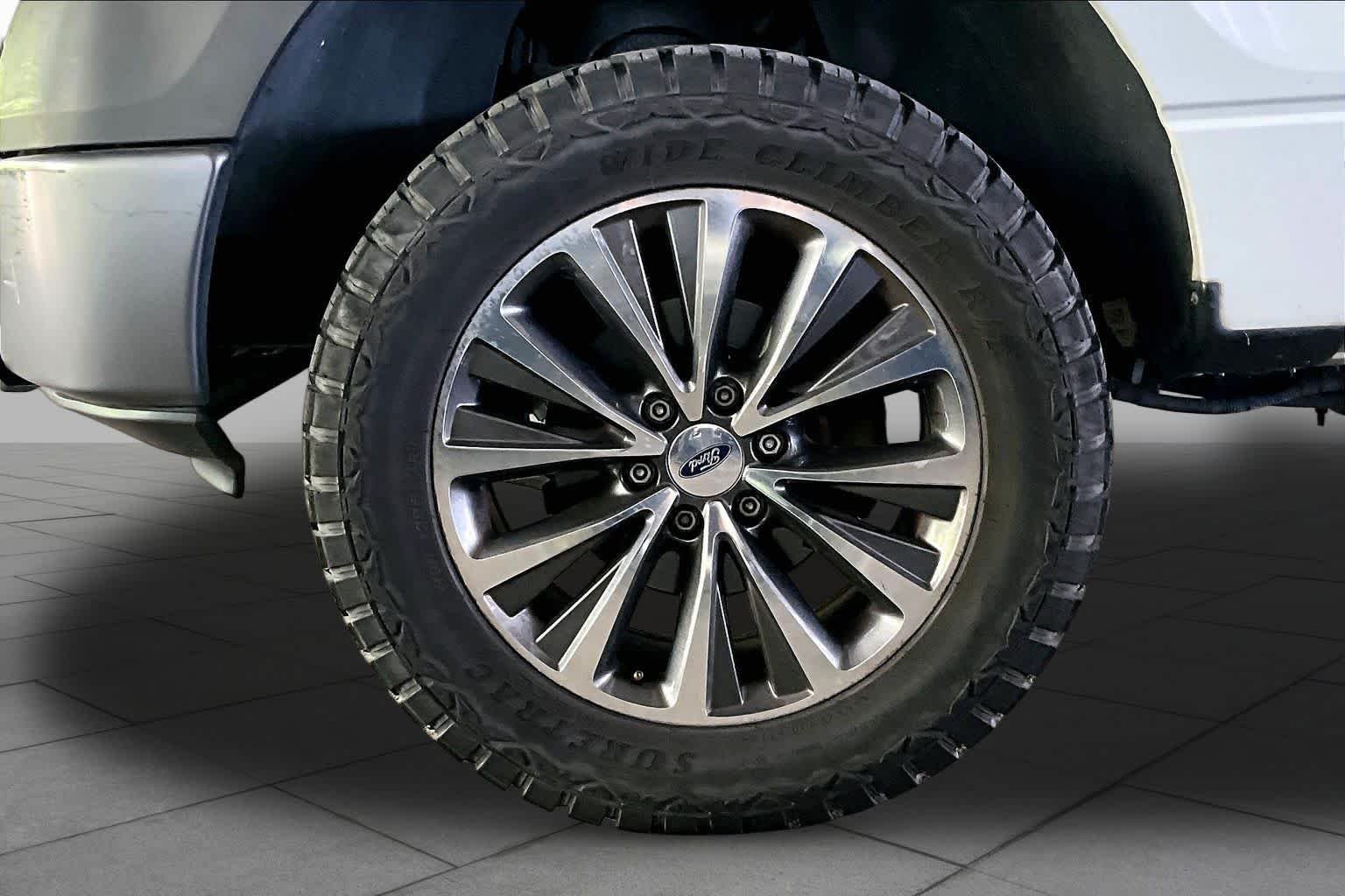 Used 2009 Oxford White Ford XL image 10