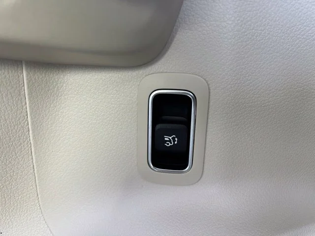 Used 2022 White Mercedes-Benz GLB 250 image 20