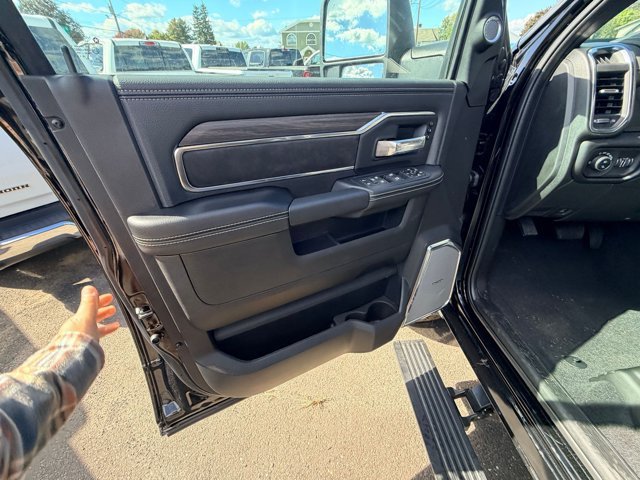 New 2027 Diamond Black Crystal Pearl-Coat Exterior Paint RAM Laramie image 14