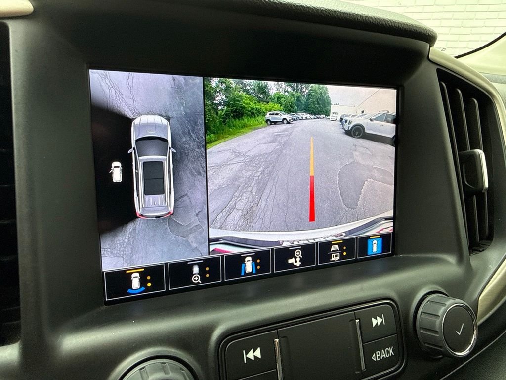 Used 2022 White GMC Denali image 31
