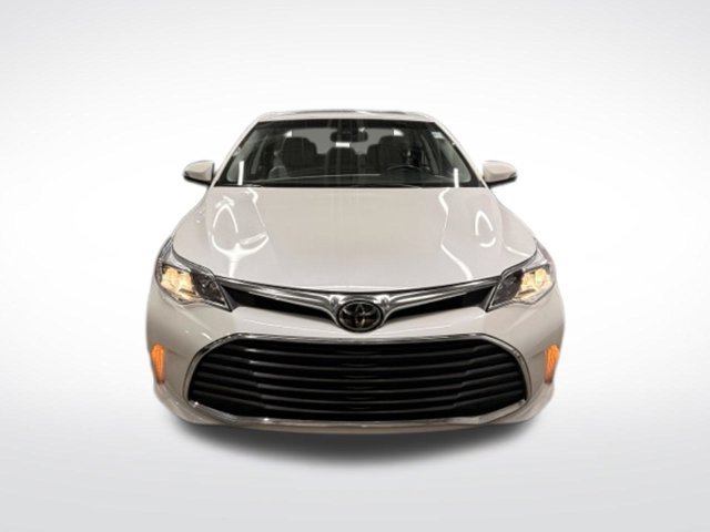 Used 2017 White Toyota XLE image 3