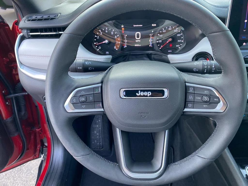 Used 2025 Red Hot Pearlcoat Jeep Limited image 10