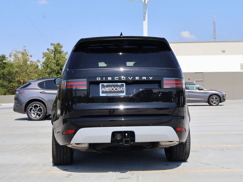 Used 2025 Santorini Black Metallic Land Rover Metropolitan Edition image 6