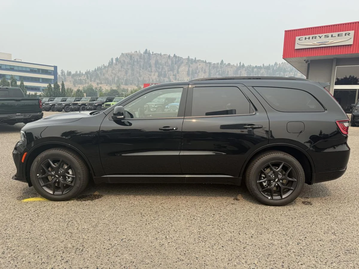 New 2026 Black Dodge Gt Hemi V8 Premium image 3