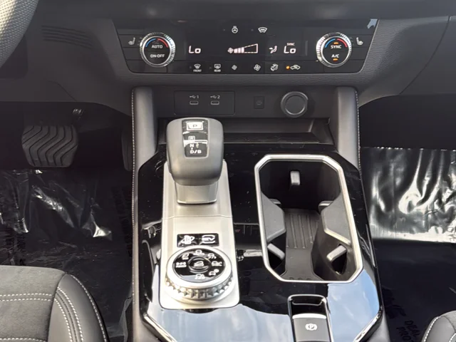 New 2026 Silver Mitsubishi SE S-AWC image 33