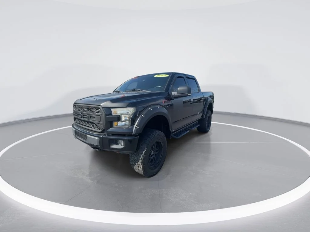 Used 2017 Black Ford XLT image 4