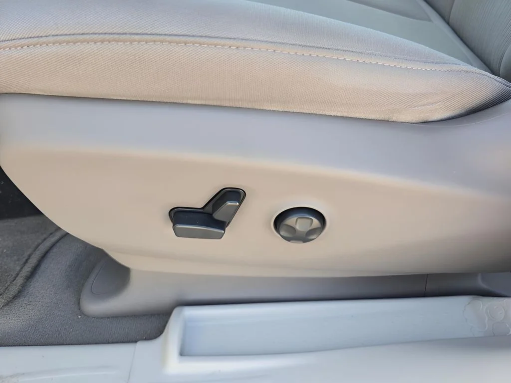 Used 2021 Bright White Clearcoat Chrysler Touring image 23