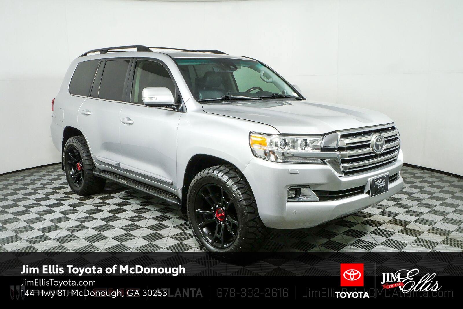 Used 2017 Classic Silver Metallic Toyota Base image 1