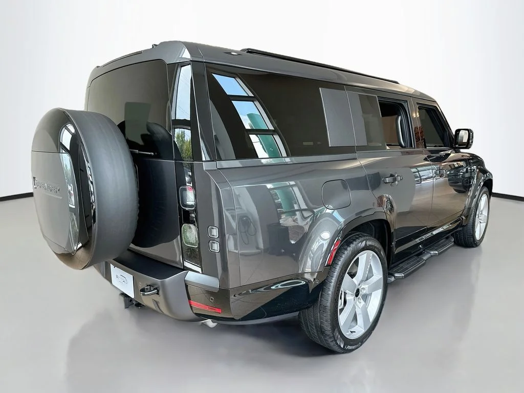 New 2026 Carpathian Gray Premium Metallic Land Rover X-Dynamic SE image 7