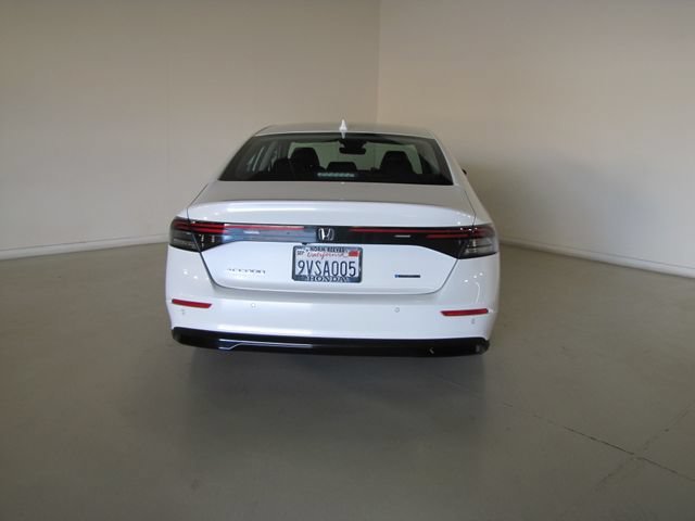 Certified Used 2025 Platinum White Pearl Honda EX-L image 24