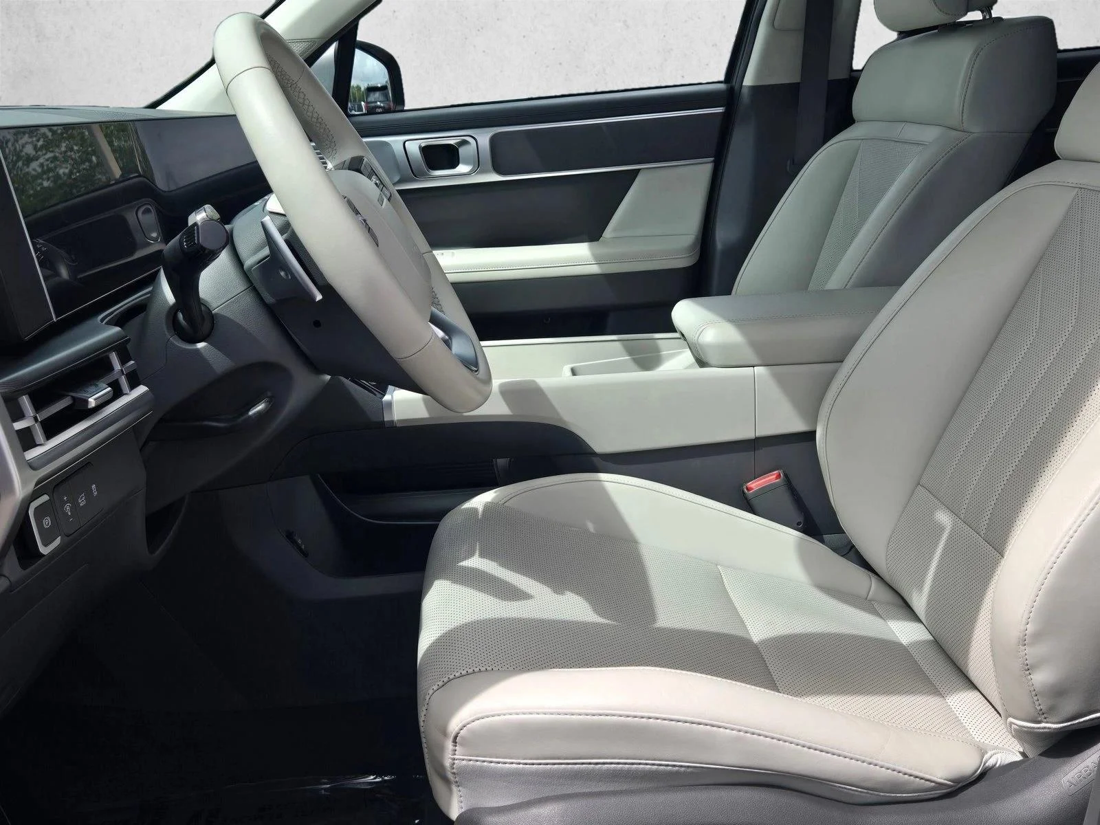 Used 2024 Shimmering Silver Hyundai SEL image 18