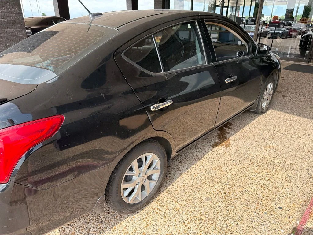 Used 2019 Black Nissan 1.6 SV image 5