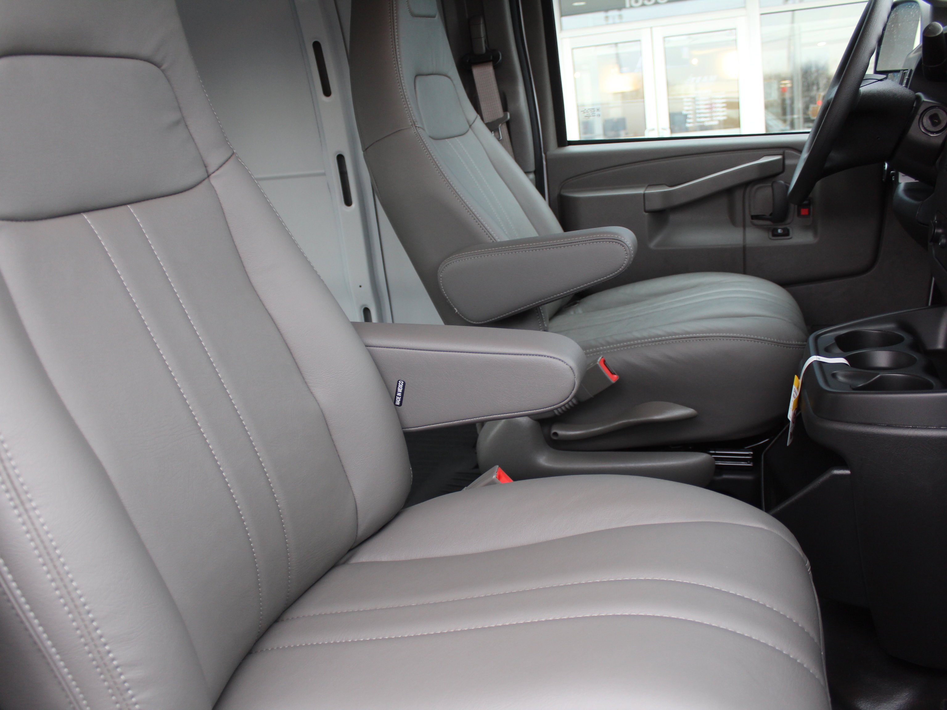 2025 Chevrolet Express Cargo Work Van - Photo 15