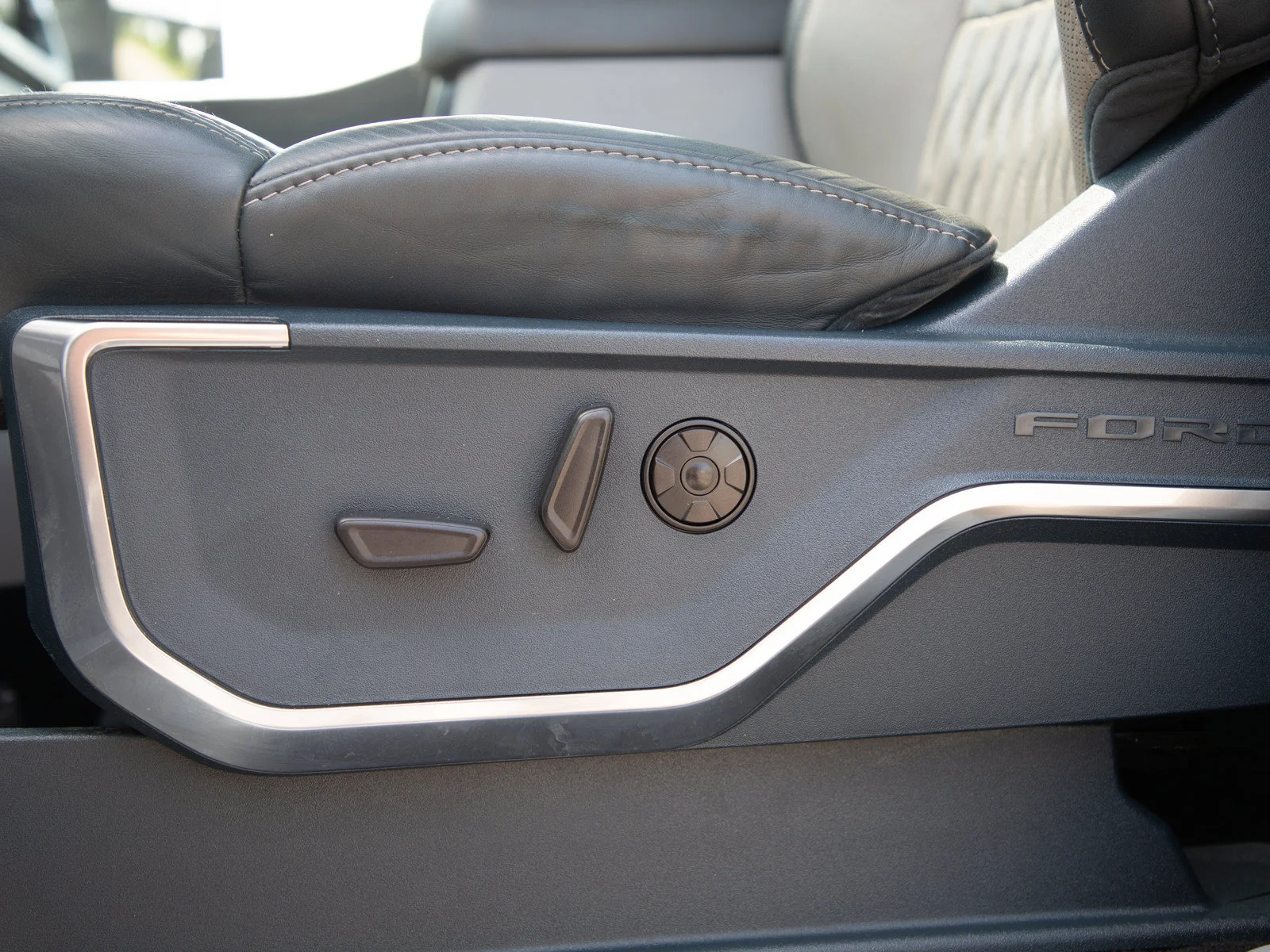 Used 2023 White Ford XL image 26
