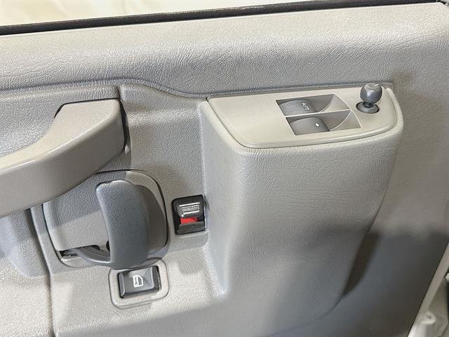2023 GMC Savana Cargo Work Van - Photo 33
