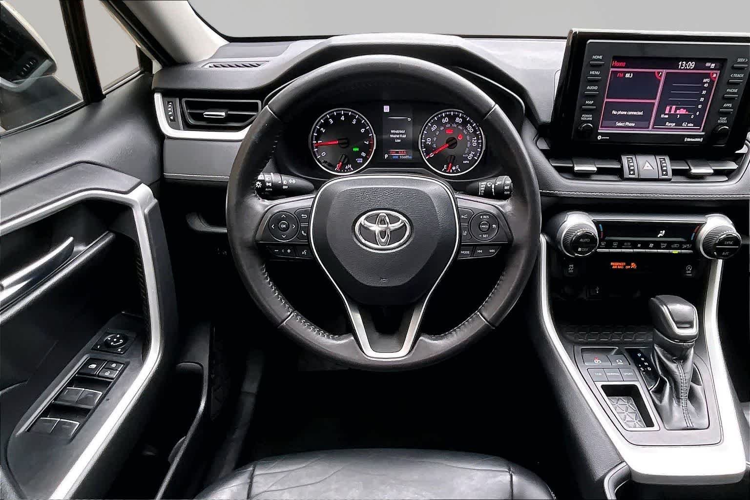 Used 2022 Blizzard Pearl Toyota XLE Premium image 6