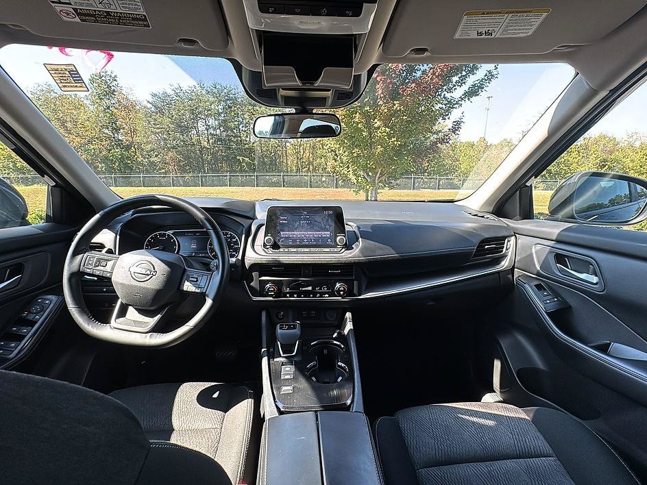 Used 2025 Super Black Nissan SV image 28