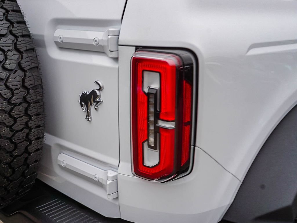 New 2026 Oxford White Ford Badlands image 7