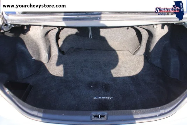 Used 2009 Silver Toyota LE image 15