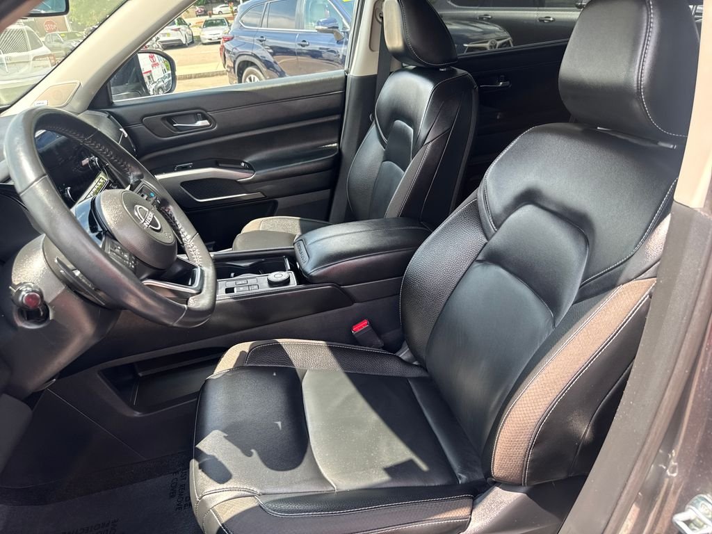 Used 2023 Gray Nissan SL image 18
