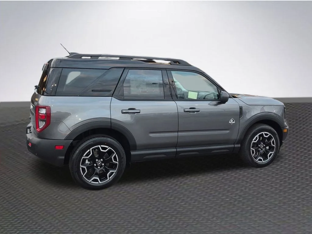 New 2025 Carbonized Gray Metallic Ford Outer Banks® image 4
