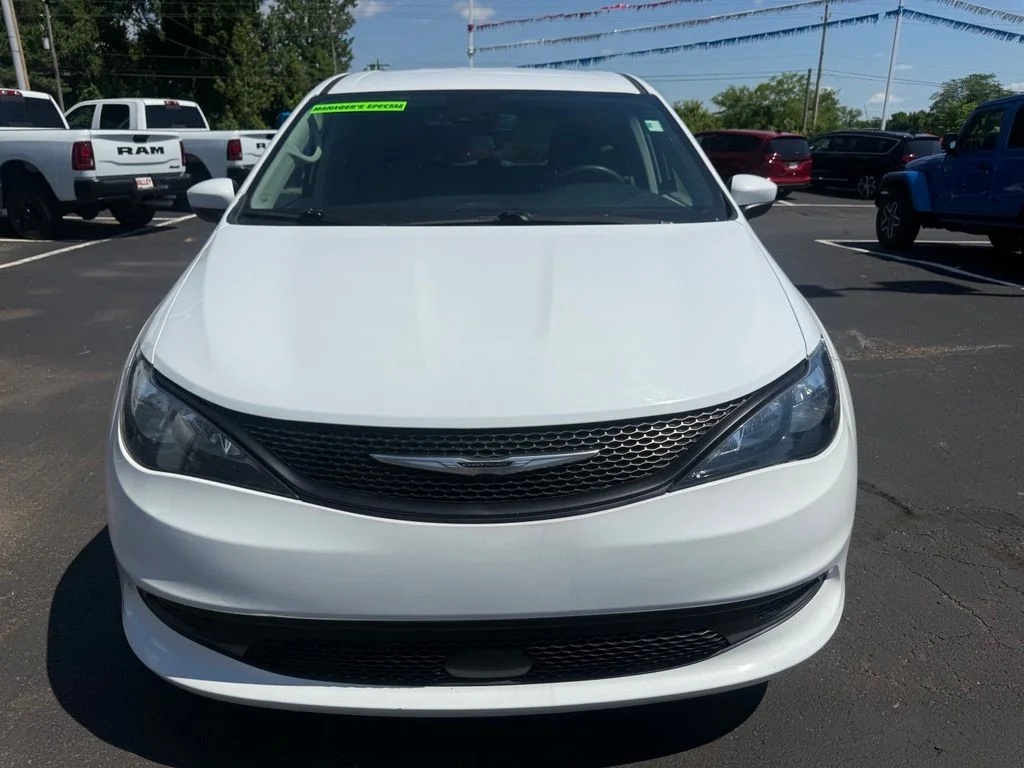 Used 2023 White Chrysler LX image 3