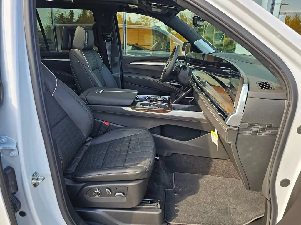 New 2026 Vibrant White Tricoat Cadillac Platinum Sport image 11