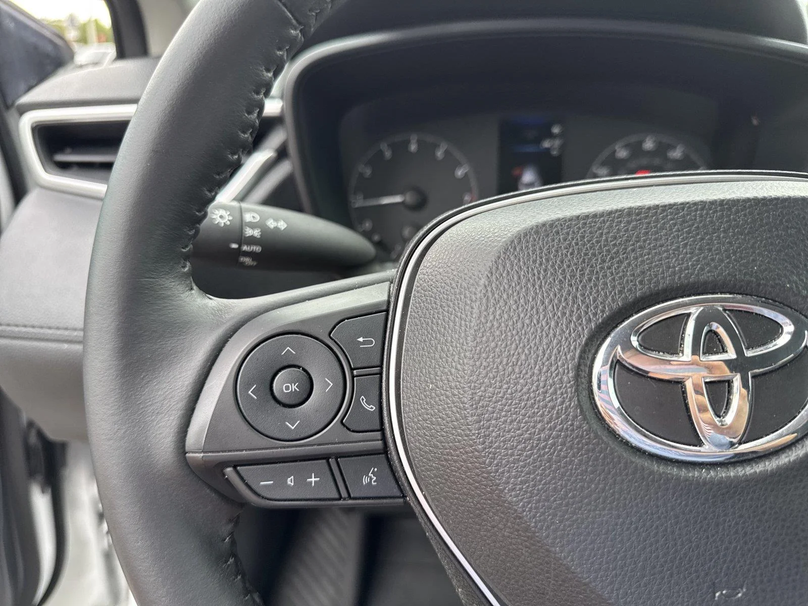 Used 2024 Wind Chill Pearl Toyota LE image 16
