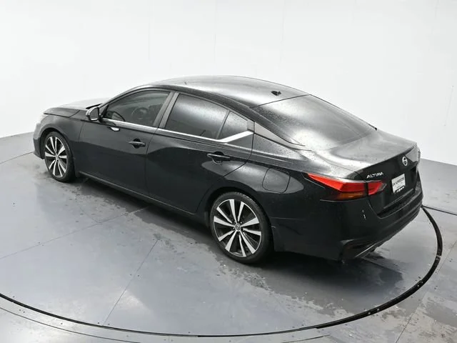 Used 2019 Super Black Nissan 2.5 SR image 21