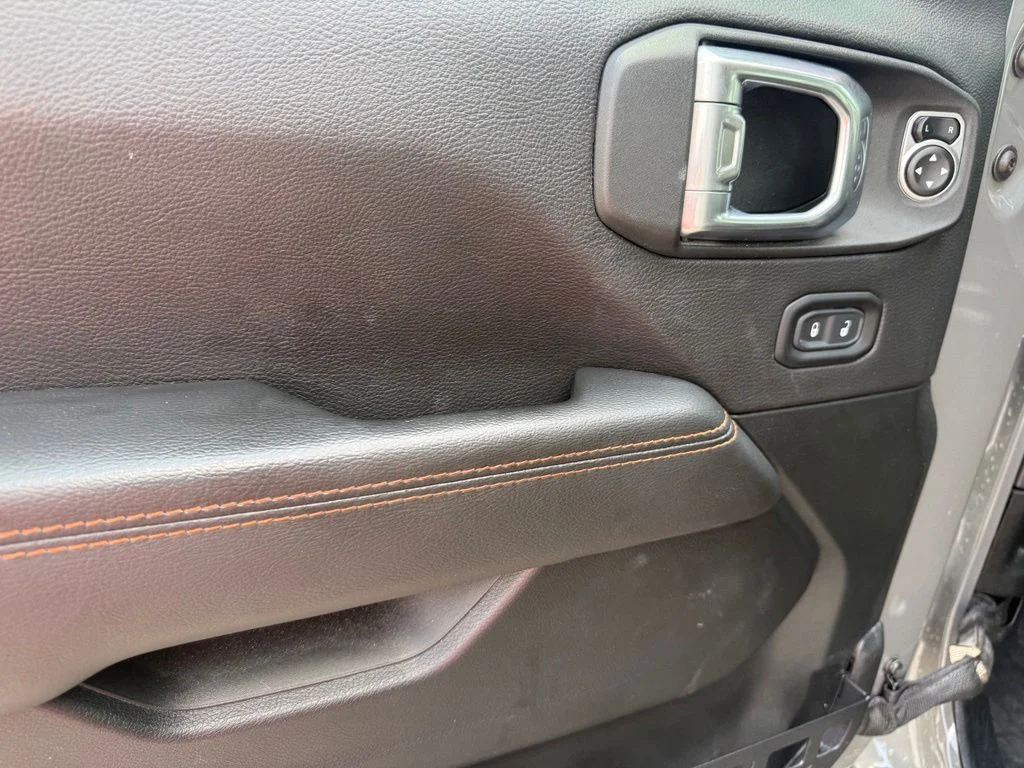 Used 2021 Gray Jeep Mojave image 5