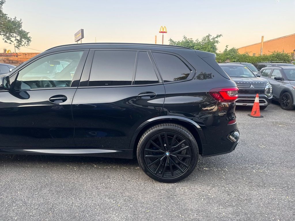 Used 2022 Black BMW xDrive40i image 7
