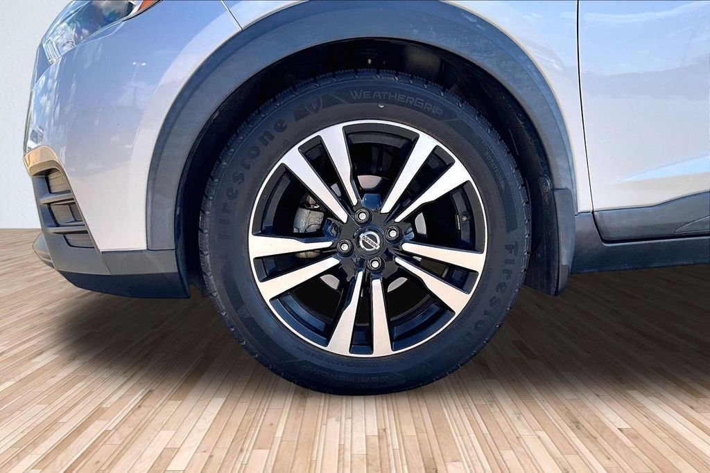 Used 2018 Silver Nissan SV image 8