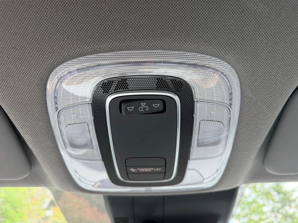 Used 2024 Black Hyundai SE image 27